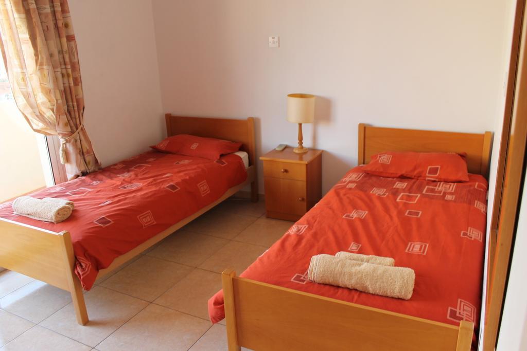 Diana Townhouse 2 Apartment Paphos Room photo